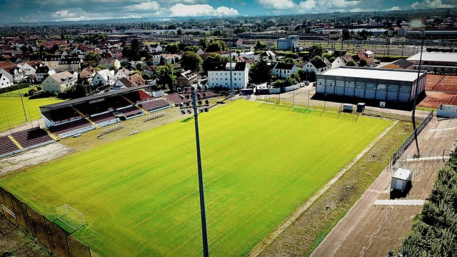 被与贝肯鲍尔比较？凯恩：我从小就喜欢防守，很享受铲球